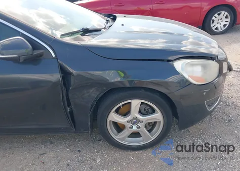 2013 Volvo S60 T5 из США, поврежденный, VIN YV1612FS6D2185459